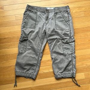 Levi’s Cropped cargo capri pants 12
